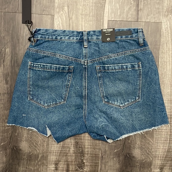⭐️ NWT Blank NYC The Perry Denim Shorts - Picture 6 of 6
